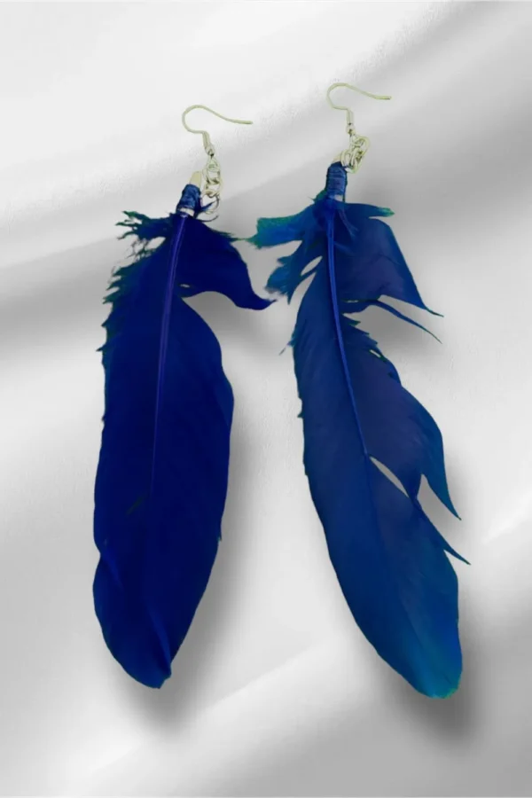 ARETES LARGOS CON PLUMAS AZULES, LIGEROS Y ELEGANTES