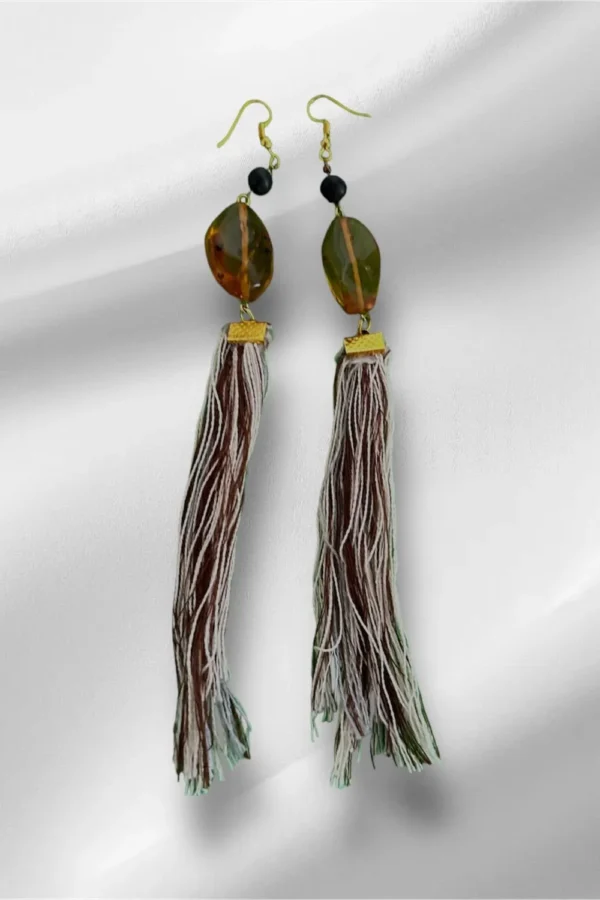 ARETES ELEGANTES, LARGOS CON PIEDRAS E HILOS TIERRA